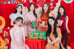 BÓNG HỒNG USSH GRALENT THƯỚT THA TRONG TÀ ÁO DÀI