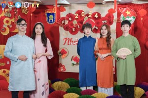 KHÔNG KHÍ CHỢ TẾT TẠI NHÂN VĂN ĐƯỢC TÁI HIỆN BỞI THÍ SINH USSH GRALENT