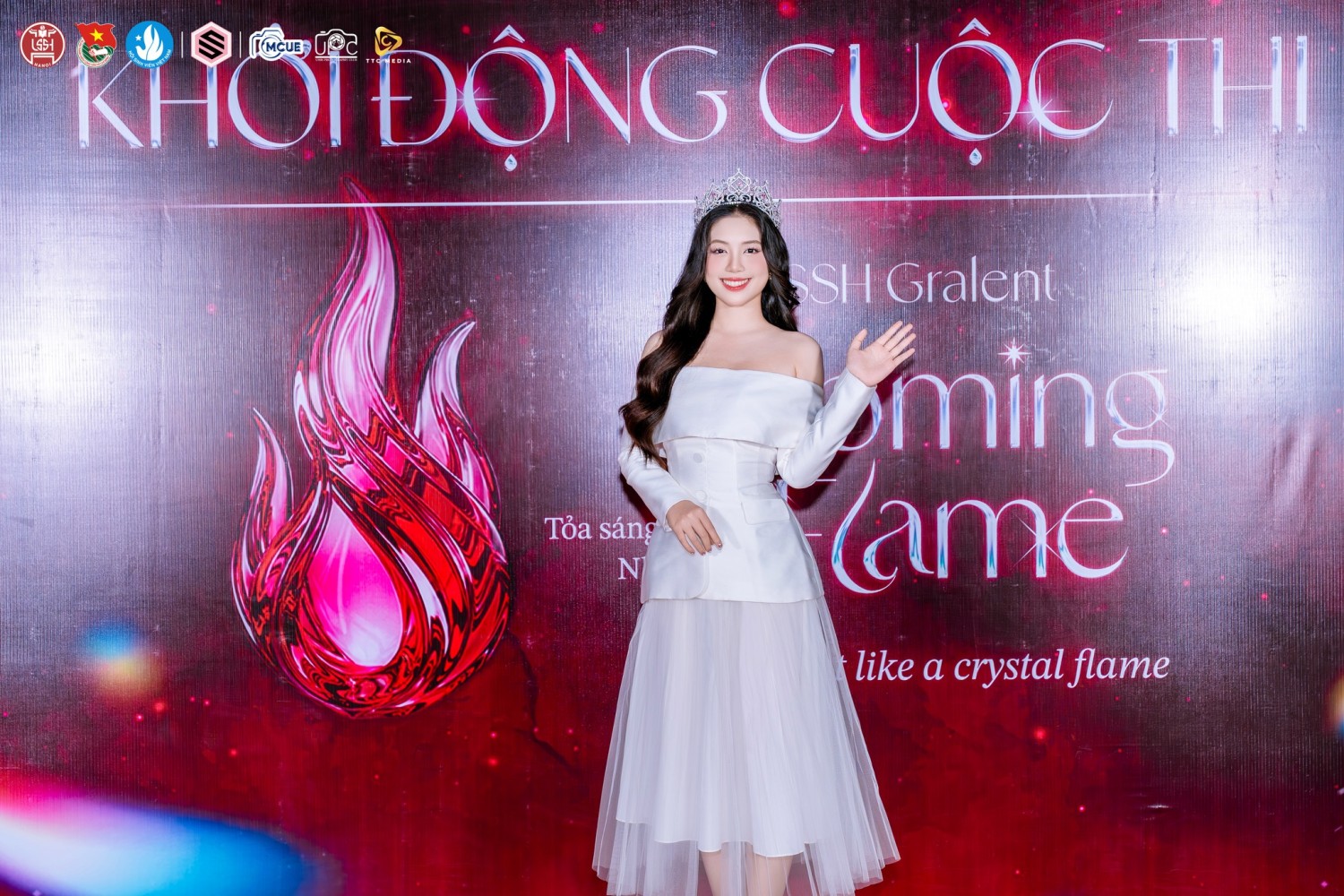 Á HẬU TRẦN NGỌC CHÂU ANH XUẤT HIỆN RẠNG RỠ TẠI CHƯƠNG TRÌNH KHỞI ĐỘNG USSH GRALENT